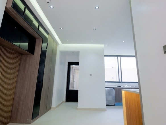 Luxury 6 bedroom Image 1
