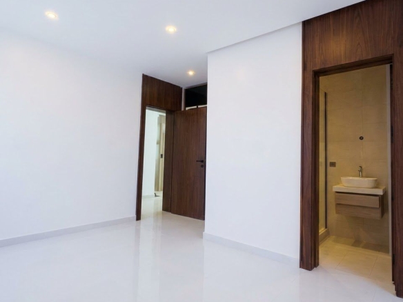Luxury 6 bedroom Image 2